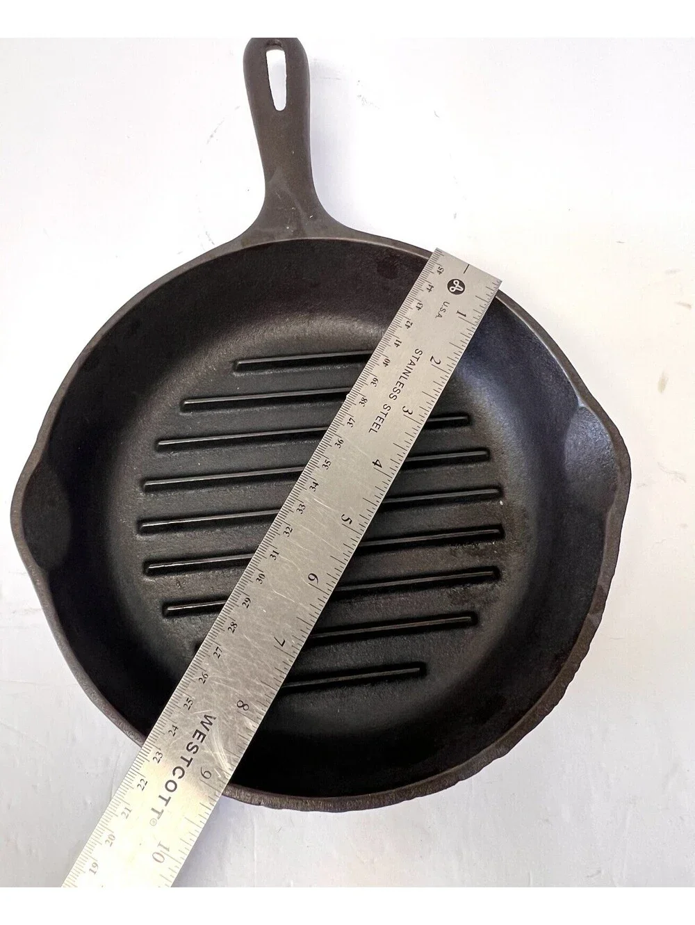 Cast Iron Skillet Pan Griller Broiler 9 Inch Cleaned & Seasoned